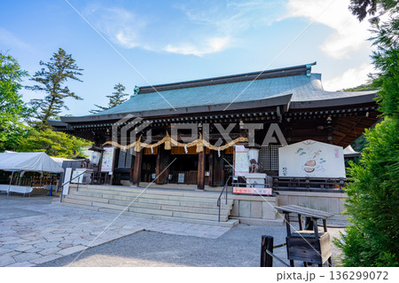 吉備津彦神社の拝殿の風景（岡山市） 136299072