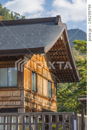 日本　島根県出雲市大社町にある出雲大社の庁舎 136299794