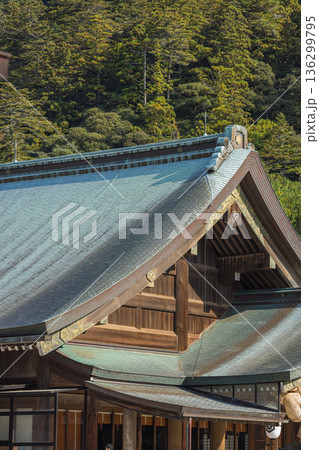 日本 島根県出雲市大社町にある出雲大社の拝殿 日本 島根県出雲市大社町にある出雲大社の拝殿 136299795