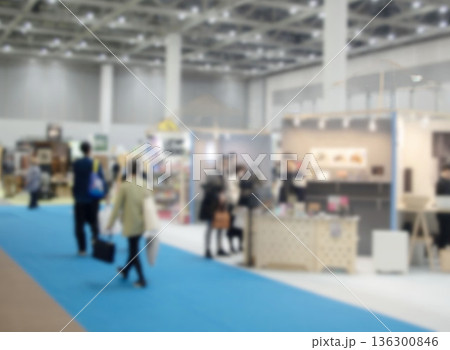 展示会 展示会場 イベント イベント会場　人々 ボケ 136300846