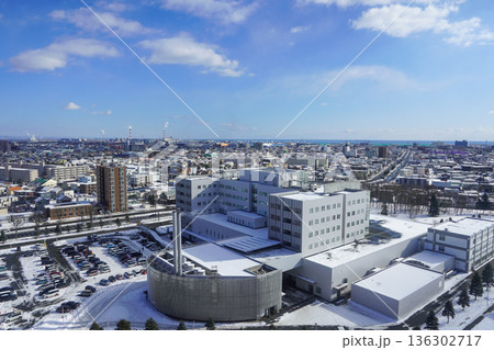 緑ヶ丘公園展望台から見る苫小牧市街地 136302717