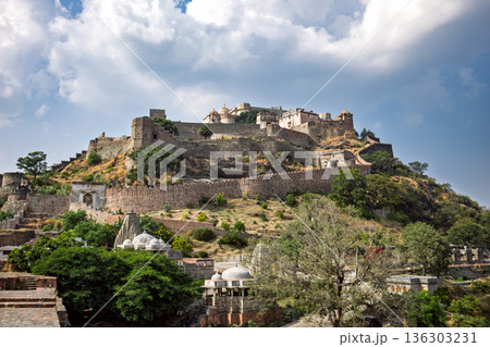 Kumbhalgarh is a Mewar fortress on the westerly range of Aravalli Hills, in the Rajsamand district near Udaipur of Rajasthan state in western India. 136303231