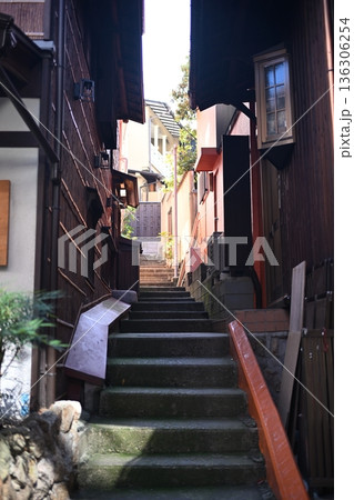 路地裏と階段 136306254