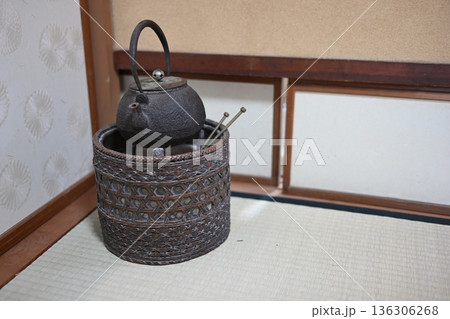 囲炉裏のある風景 136306268