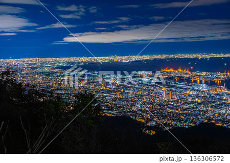 兵庫県神戸市 摩耶山・掬星台から一望する大阪湾と阪神間の大パノラマ夜景 兵庫県神戸市 摩耶山・掬星台から一望する大阪湾と阪神間の大パノラマ夜景 136306572