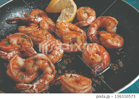 fried tiger prawns, jumbo, in garlic sauce, in butter, with herbs, in a frying pan, homemade, no people, 136310573