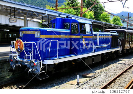 初夏の東武日光駅にて… 北斗星色の『DE10』～SL大樹ふたら 136312797