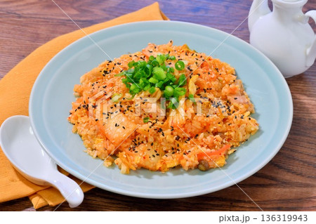 キムチチャーハン、キムチ炒飯。 キムチチャーハン、キムチ炒飯。 136319943