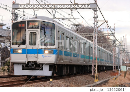 小田急小田原線を走行する幅広ドアの小田急2000形電車_2010/8/28撮影 136320614