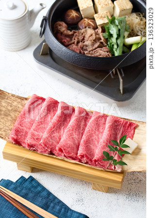 すき焼き用　国産和牛肩ロース薄切り 136323029