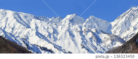 北アルプス後立山連峰　冬の不帰ノ嶮 136323450