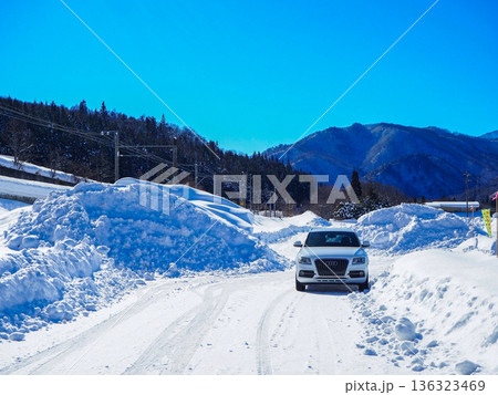 ドライブ　車のスナップショット 136323469