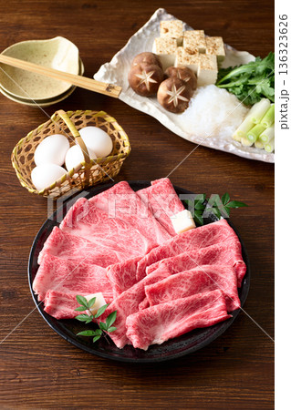 すき焼き用 国産和牛肩ロース薄切り すき焼き用 国産和牛肩ロース薄切り 136323626