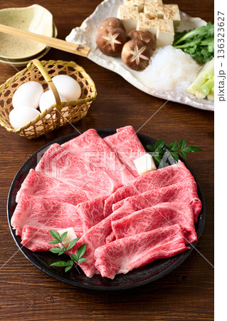 すき焼き用　国産和牛肩ロース薄切り 136323627