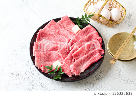 すき焼き用　国産和牛肩ロース薄切り 136323632