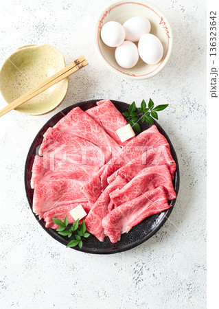 すき焼き用 国産和牛肩ロース薄切り すき焼き用 国産和牛肩ロース薄切り 136323642