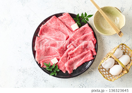 すき焼き用 国産和牛肩ロース薄切り すき焼き用 国産和牛肩ロース薄切り 136323645