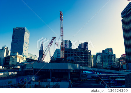 東京都市風景 新宿駅西口の再開発工事 2026.01 b-2 暖色寒色強調 東京都市風景 新宿駅西口の再開発工事 2026.01 b-2 暖色寒色強調 136324399