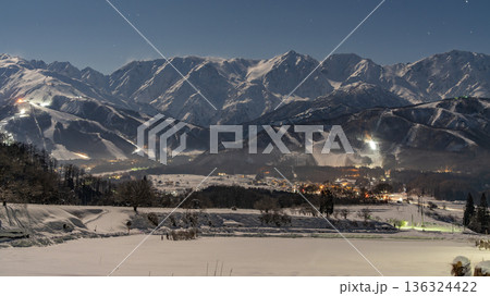 野平の冬　早朝の北アルプスの眺め 136324422