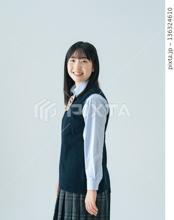 制服を着た女子学生のポートレート 制服を着た女子学生のポートレート 136324610