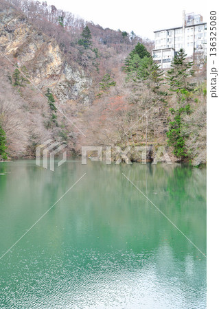 岩壁　湖中湖　みなかみ町　赤谷湖　猿ヶ京　　 136325080