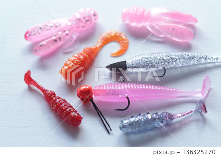 ルアーフィッシングで使うルアーの集合写真 136325270