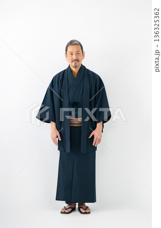 着物を着たシニア男性 着物を着たシニア男性 136325362