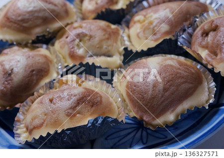 さつま芋のココアマーブル蒸しパン 136327571