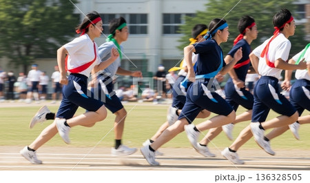 中学校の運動会・中距離走 136328505