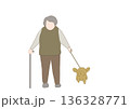 老婆が杖をついて犬を散歩しているイラスト 136328771