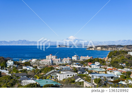逗子からの富士山と江ノ島 136328992