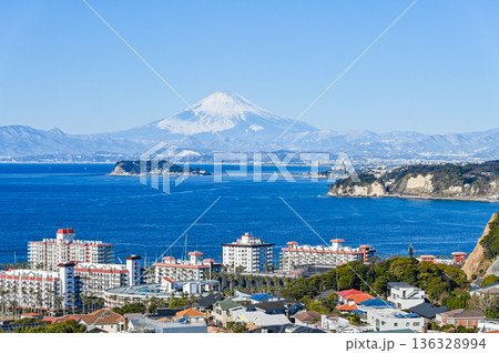 逗子からの富士山と江ノ島 136328994