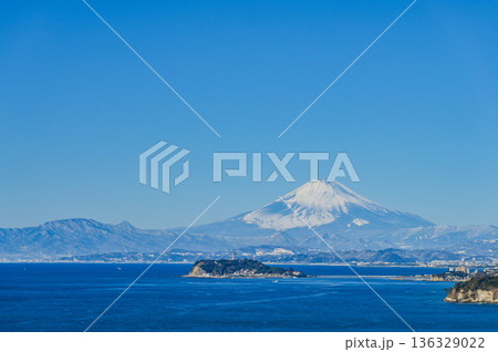 逗子からの富士山と江ノ島 136329022