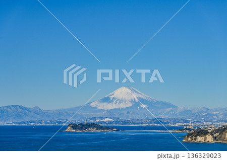 逗子からの富士山と江ノ島 136329023