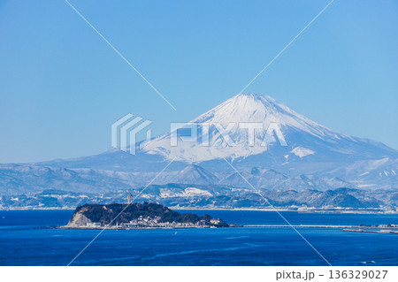 逗子からの富士山と江ノ島 136329027