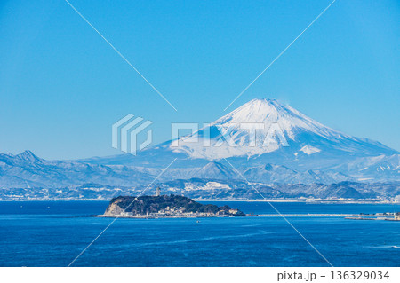 逗子からの富士山と江ノ島 逗子からの富士山と江ノ島 136329034
