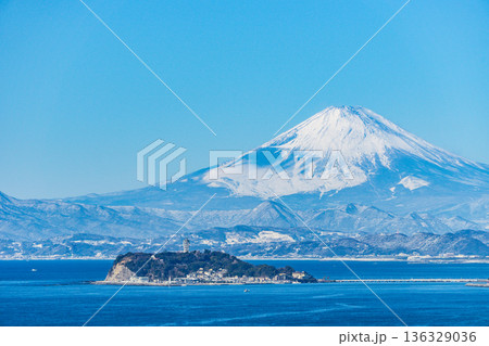 逗子からの富士山と江ノ島 逗子からの富士山と江ノ島 136329036
