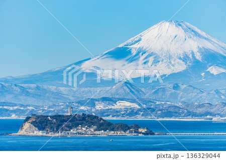 逗子からの富士山と江ノ島 逗子からの富士山と江ノ島 136329044