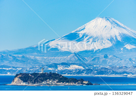 逗子からの富士山と江ノ島 逗子からの富士山と江ノ島 136329047