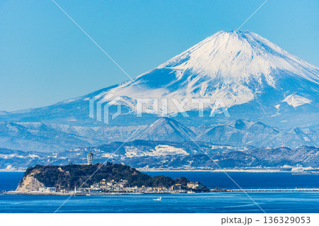 逗子からの富士山と江ノ島 逗子からの富士山と江ノ島 136329053
