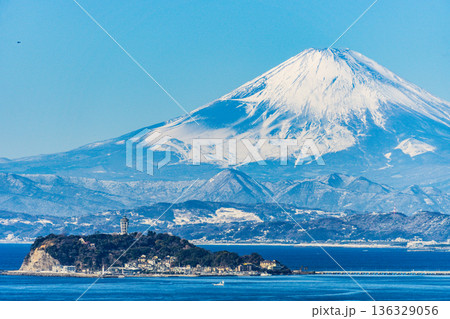 逗子からの富士山と江ノ島 136329056