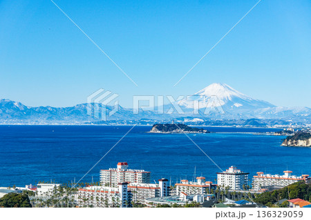 逗子からの富士山と江ノ島 逗子からの富士山と江ノ島 136329059