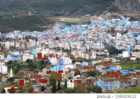 モロッコの青い街シャウエン遠景1 136329112