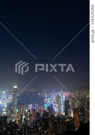 香港　ビクトリアピークからの夜景 136329268