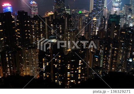 香港 ビクトリアピークからの夜景 香港 ビクトリアピークからの夜景 136329271