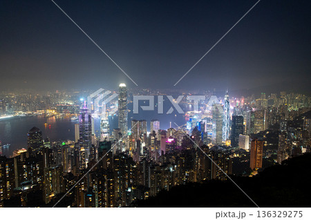香港 ビクトリアピークからの夜景 香港 ビクトリアピークからの夜景 136329275
