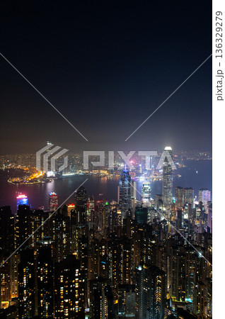 香港　ビクトリアピークからの夜景 136329279