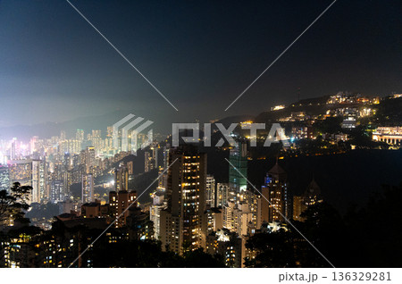 香港　ビクトリアピークからの夜景 136329281