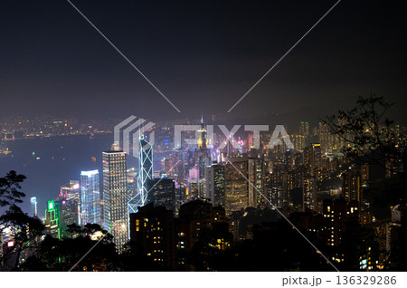 香港 ビクトリアピークからの夜景 香港 ビクトリアピークからの夜景 136329286