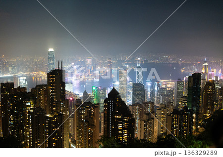 香港 ビクトリアピークからの夜景 香港 ビクトリアピークからの夜景 136329289